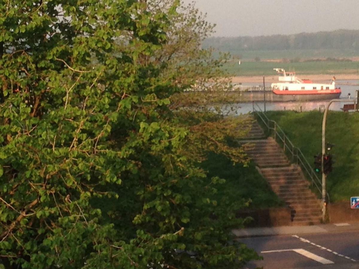 Grosse Ferienwohnung An Der Rheinpromenade Three Duisburg Bagian luar foto